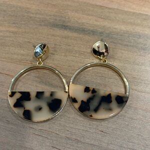 Gold Hoop Drop Earrings with Beige Tortoiseshell Accent